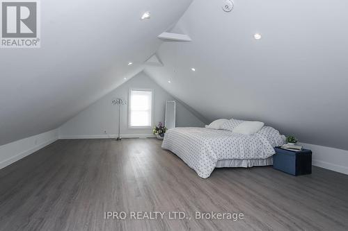 5877 North Street N, Niagara Falls, ON - Indoor Photo Showing Bedroom