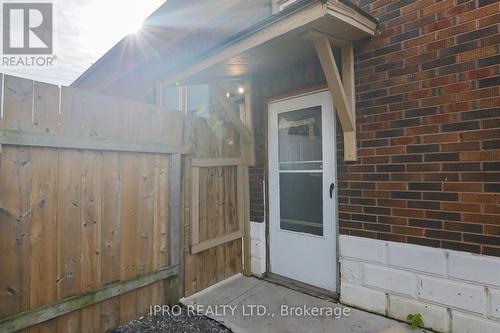 5877 North Street N, Niagara Falls, ON - Outdoor With Exterior