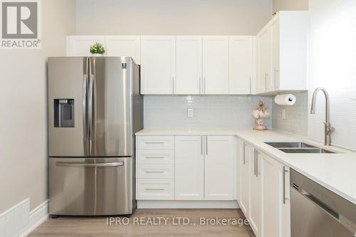 5877 North Street N, Niagara Falls, ON - Indoor Photo Showing Kitchen With Double Sink With Upgraded Kitchen