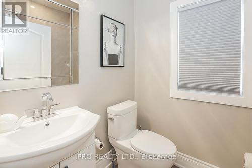 5877 North Street N, Niagara Falls, ON - Indoor Photo Showing Bathroom