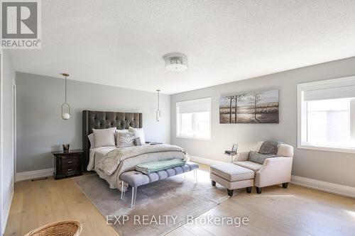 8 Philips Lake Court, Richmond Hill, ON - Indoor Photo Showing Bedroom