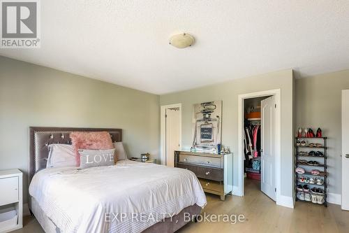 8 Philips Lake Court, Richmond Hill, ON - Indoor Photo Showing Bedroom