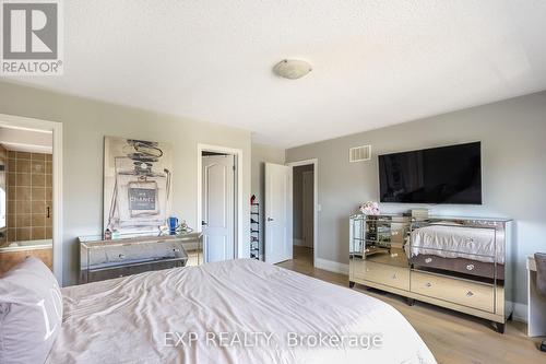 8 Philips Lake Court, Richmond Hill, ON - Indoor Photo Showing Bedroom