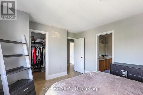 8 Philips Lake Court, Richmond Hill, ON - Indoor Photo Showing Bedroom