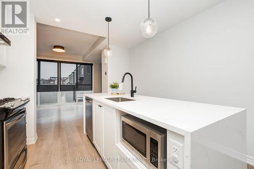 1450 Hemlock Road, Ottawa, ON - Indoor Photo Showing Kitchen With Upgraded Kitchen