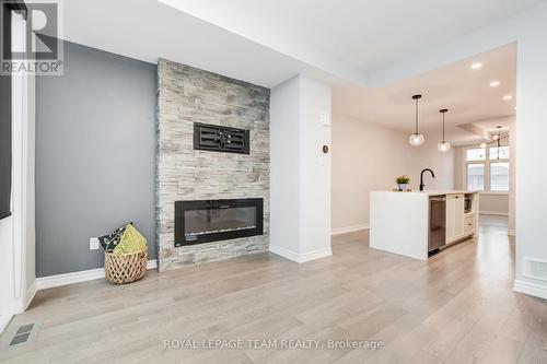 1450 Hemlock Road, Ottawa, ON - Indoor Photo Showing Living Room With Fireplace