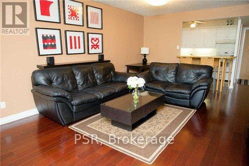 206E - 30 Fashion Rose Way, Toronto, ON - Indoor Photo Showing Living Room