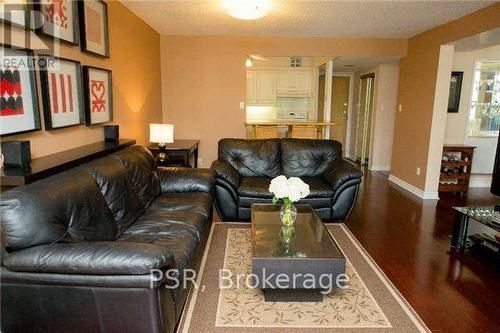 206E - 30 Fashion Rose Way, Toronto, ON - Indoor Photo Showing Living Room