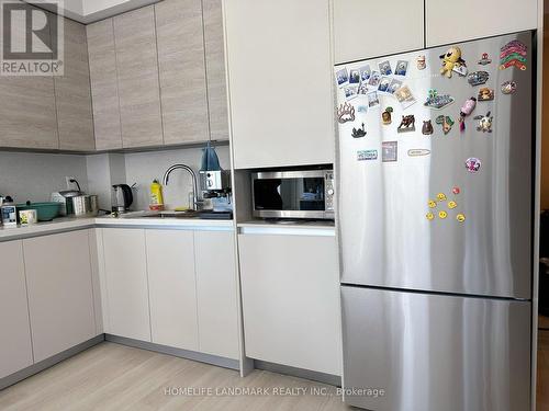 806 - 398 Highway 7 East, Richmond Hill, ON - Indoor Photo Showing Kitchen