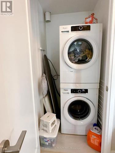 806 - 398 Highway 7 East, Richmond Hill, ON - Indoor Photo Showing Laundry Room