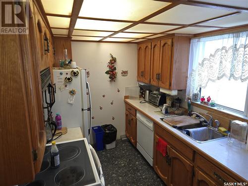 845 Pasqua Street, Regina, SK - Indoor Photo Showing Kitchen With Double Sink