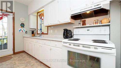 967 4Th Avenue W, Owen Sound, ON - Indoor Photo Showing Kitchen