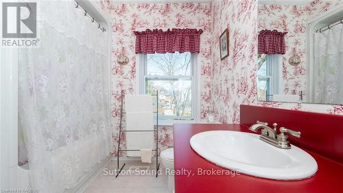 967 4Th Avenue W, Owen Sound, ON - Indoor Photo Showing Bathroom