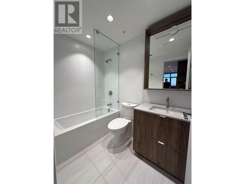 906 505 Nelson Street, Coquitlam, BC - Indoor Photo Showing Bathroom