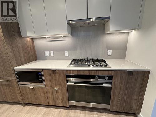 906 505 Nelson Street, Coquitlam, BC - Indoor Photo Showing Kitchen