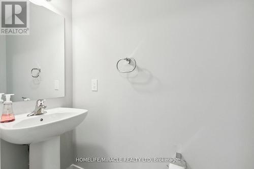 27 Assunta Lane, Clarington, ON - Indoor Photo Showing Bathroom