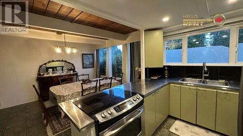 640 E Queens Road, North Vancouver, BC - Indoor Photo Showing Kitchen With Double Sink