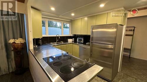 640 E Queens Road, North Vancouver, BC - Indoor Photo Showing Kitchen With Double Sink