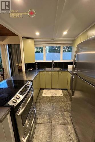 640 E Queens Road, North Vancouver, BC - Indoor Photo Showing Kitchen With Double Sink