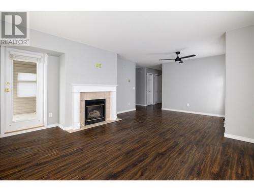 555 Houghton Road Unit# 118, Kelowna, BC - Indoor Photo Showing Living Room With Fireplace