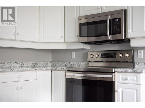 555 Houghton Road Unit# 118, Kelowna, BC - Indoor Photo Showing Kitchen