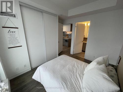 5709 - 898 Portage Parkway, Vaughan, ON - Indoor Photo Showing Bedroom