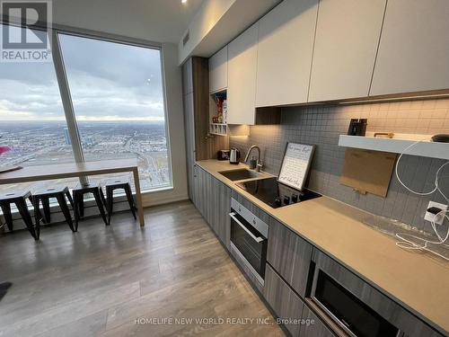 5709 - 898 Portage Parkway, Vaughan, ON - Indoor Photo Showing Kitchen