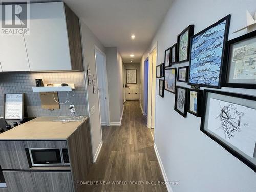 5709 - 898 Portage Parkway, Vaughan, ON - Indoor Photo Showing Kitchen