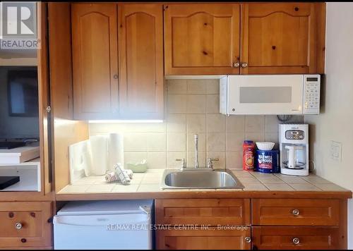 2139 - 90 Highland Drive, Oro-Medonte, ON - Indoor Photo Showing Kitchen