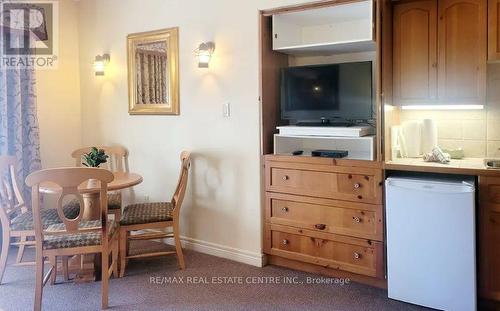 2139 - 90 Highland Drive, Oro-Medonte, ON - Indoor Photo Showing Dining Room