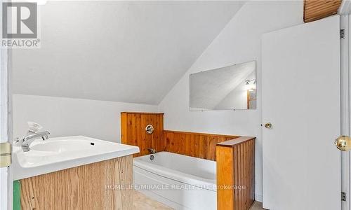 22 William Street S, Minto, ON - Indoor Photo Showing Bathroom