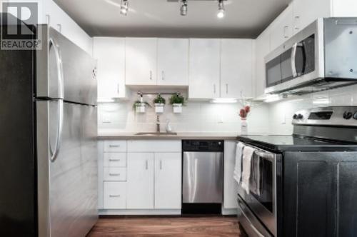 2408 555 Jervis Street, Vancouver, BC - Indoor Photo Showing Kitchen With Upgraded Kitchen