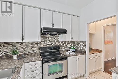 48 Pike Lane, Markham, ON - Indoor Photo Showing Kitchen With Upgraded Kitchen