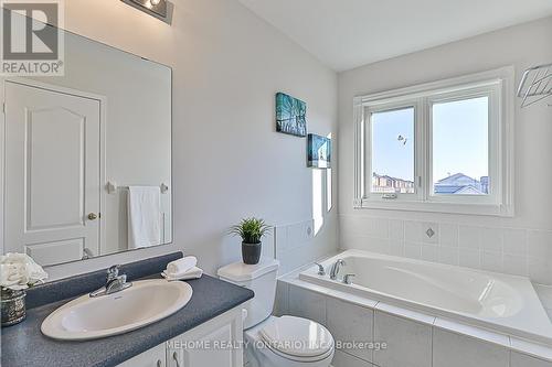 48 Pike Lane, Markham, ON - Indoor Photo Showing Bathroom