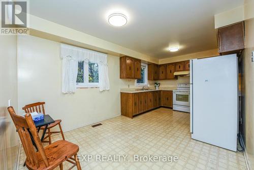 4252 Claypine Rise, Mississauga, ON - Indoor Photo Showing Kitchen