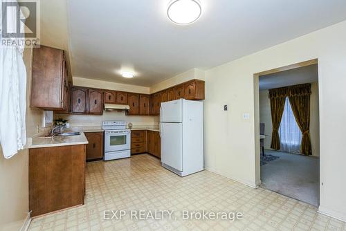 4252 Claypine Rise, Mississauga, ON - Indoor Photo Showing Kitchen