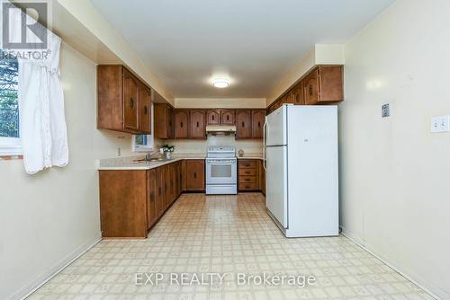 4252 Claypine Rise, Mississauga, ON - Indoor Photo Showing Kitchen