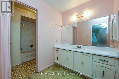 4252 Claypine Rise, Mississauga, ON - Indoor Photo Showing Bathroom