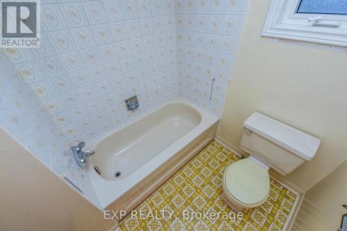 4252 Claypine Rise, Mississauga, ON - Indoor Photo Showing Bathroom