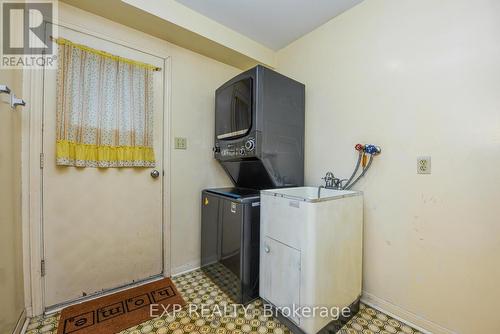 4252 Claypine Rise, Mississauga, ON - Indoor Photo Showing Laundry Room