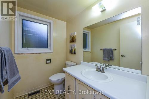 4252 Claypine Rise, Mississauga, ON - Indoor Photo Showing Bathroom