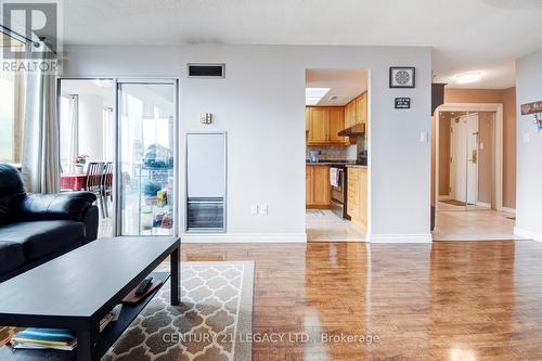 1410 - 10 Markbrook Lane, Toronto, ON - Indoor Photo Showing Living Room