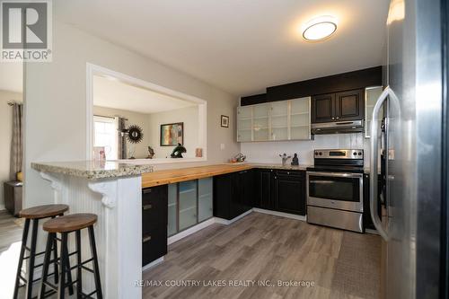 40 Greenwood Crescent, Kawartha Lakes, ON - Indoor Photo Showing Kitchen With Upgraded Kitchen