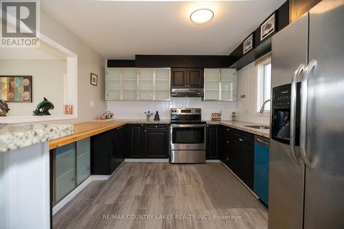 40 Greenwood Crescent, Kawartha Lakes, ON - Indoor Photo Showing Kitchen With Upgraded Kitchen