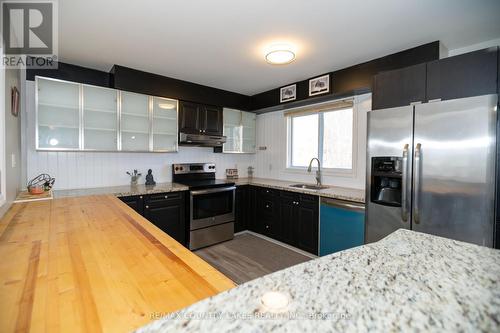 40 Greenwood Crescent, Kawartha Lakes, ON - Indoor Photo Showing Kitchen