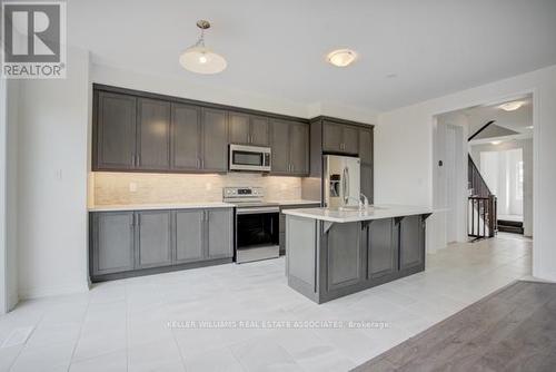 546 Fir Court, Milton, ON - Indoor Photo Showing Kitchen With Upgraded Kitchen