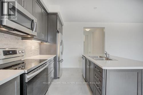 546 Fir Court, Milton, ON - Indoor Photo Showing Kitchen With Stainless Steel Kitchen With Double Sink With Upgraded Kitchen