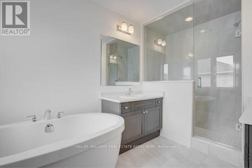 546 Fir Court, Milton, ON - Indoor Photo Showing Bathroom