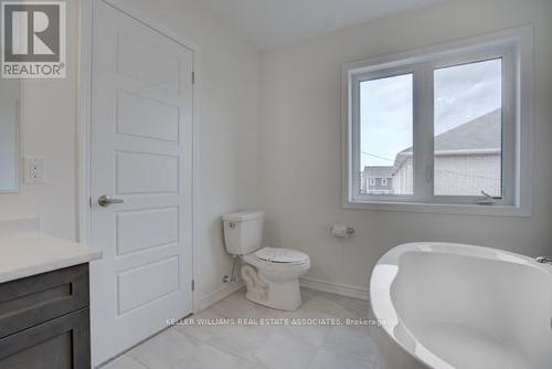 546 Fir Court, Milton, ON - Indoor Photo Showing Bathroom