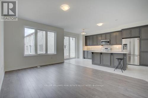 546 Fir Court, Milton, ON - Indoor Photo Showing Kitchen With Upgraded Kitchen